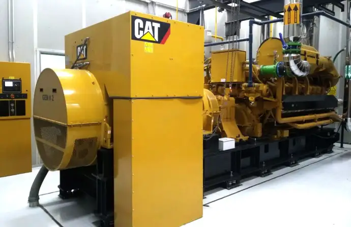 Detalle técnico de los componentes y sistemas de control de un motor industrial de Tracsa Energía pa